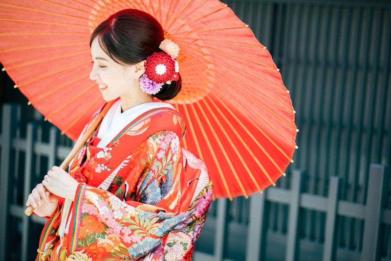 新婦様は赤い和傘