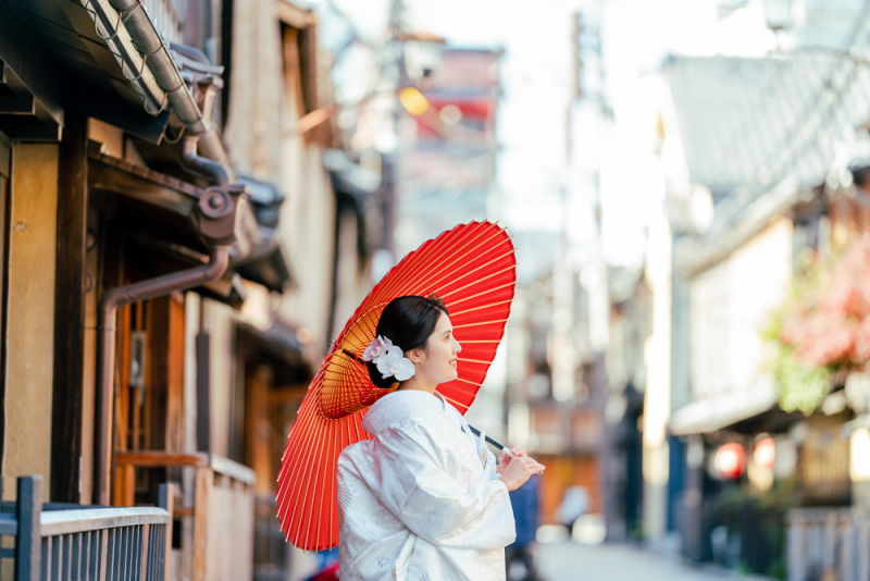 白無垢と和傘