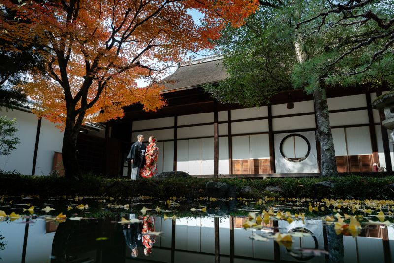秋、荘厳なる寺院