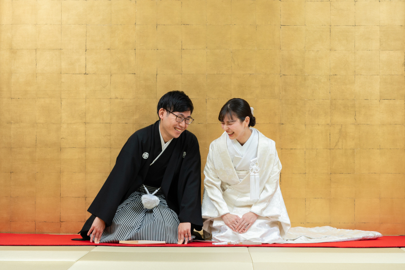 スタジオで正座