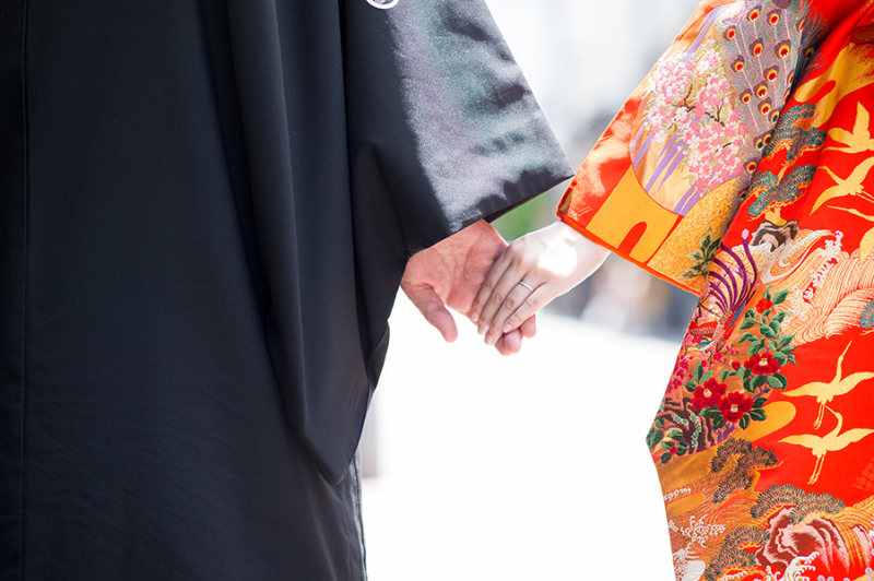 手を繋いでください。