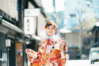 爽やかな光が差し込む和装の前撮り撮影