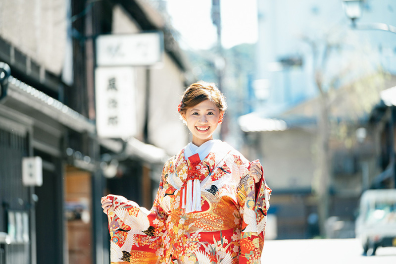 爽やかな光が差し込む和装の前撮り撮影