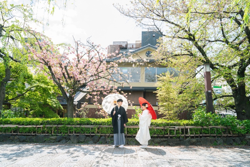 和傘を小道具に