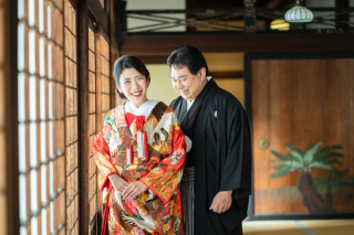 寺院ロケーションとスタジオ