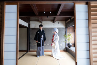 内と外でそれぞれの雰囲気を楽しむ