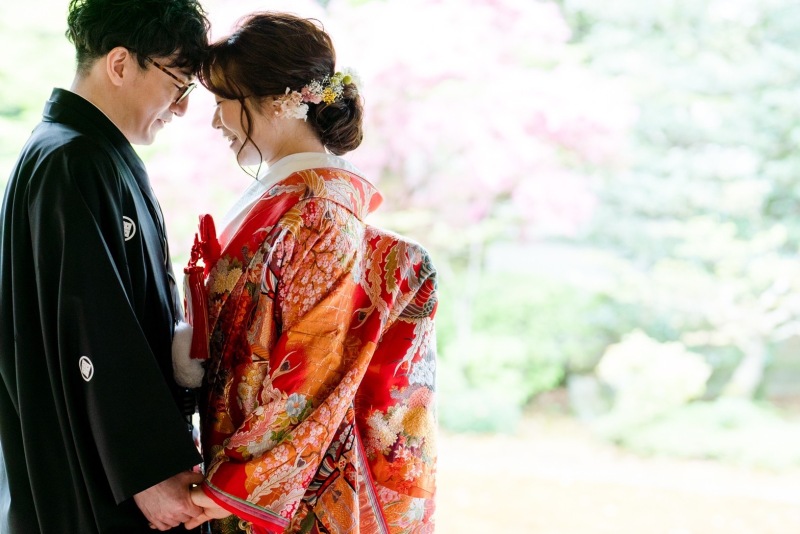 おでこを寄せ合って