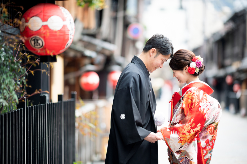 手と手を取って