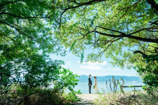 湖畔でのフォトウェディング
