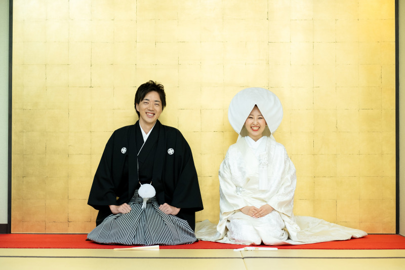 室内での正座ショット