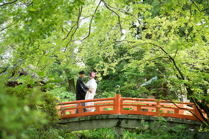 赤と朱色のコントラスト