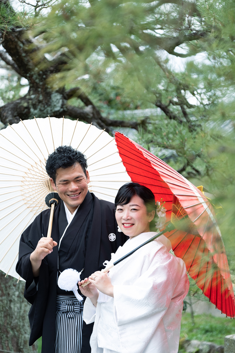 新婦様を見る笑顔