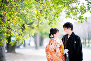 春の陽射しに微笑む