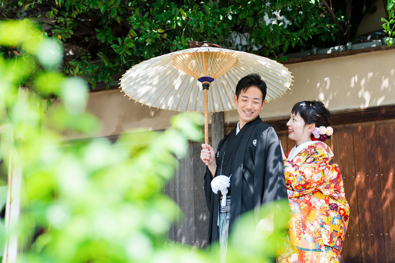 すっと寄り添って