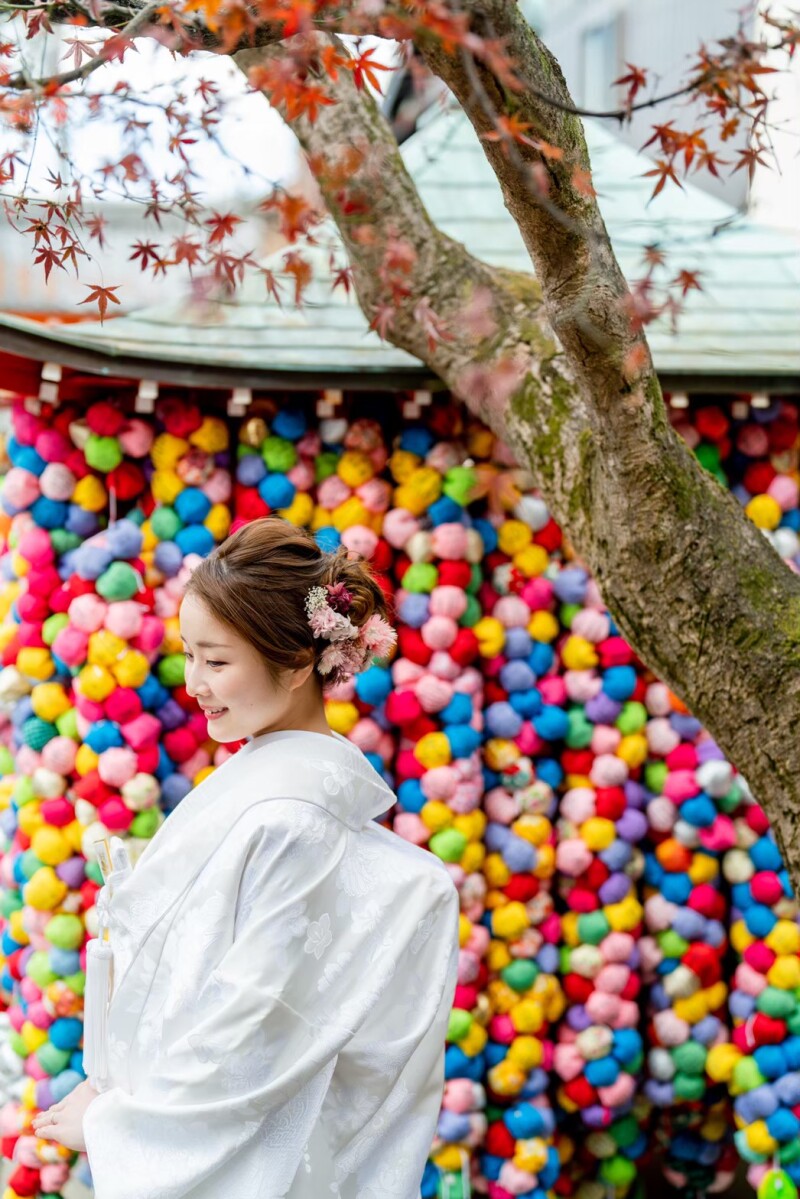 白無垢が引き立つ色彩