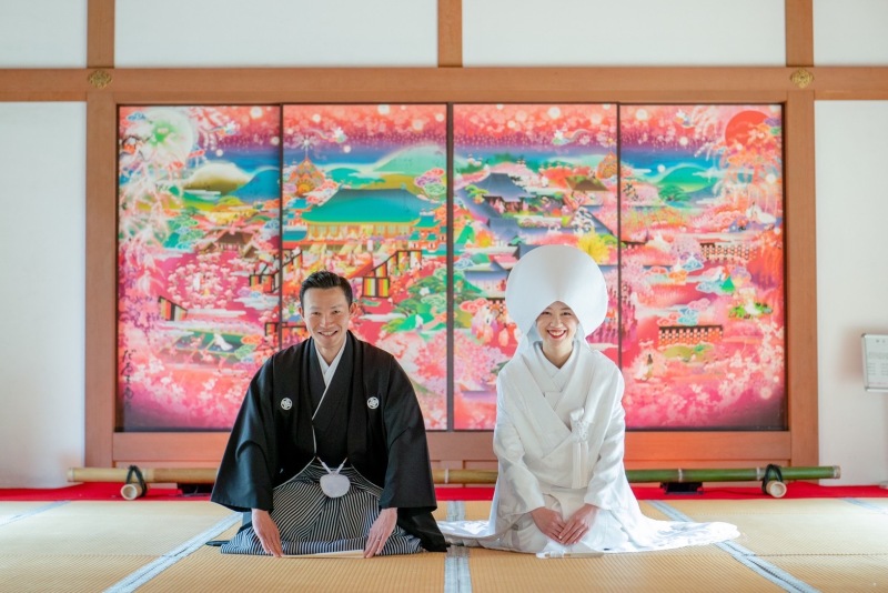 綿帽子をつけて