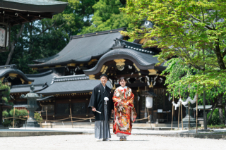 厳かな神社での撮影。