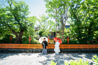 京都らしい祇園にて。大好きな新緑の季節です。挙式本番とは違って、ゆるやかに楽しく撮影しましょう。イメージなどございましたらお気軽にお伝え下さいね。