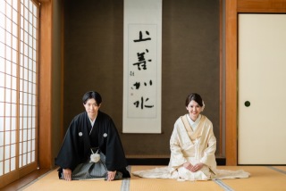 和装らしく正座シーン