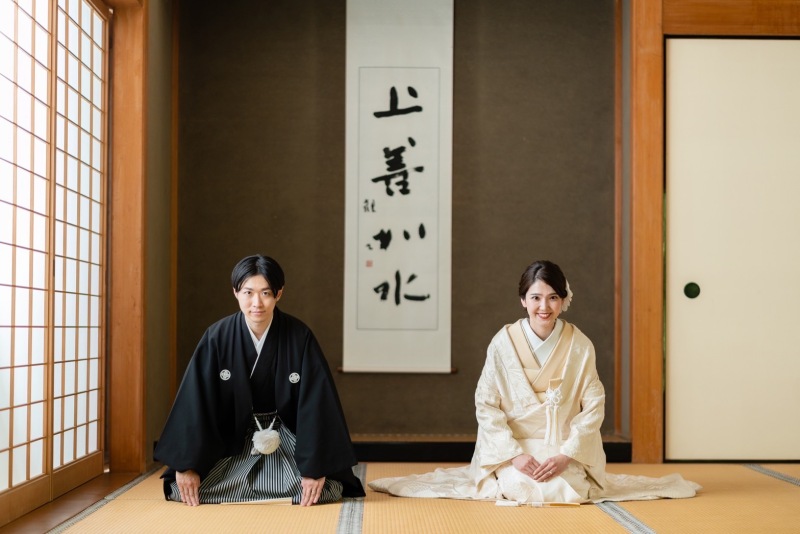 和装らしく正座シーン