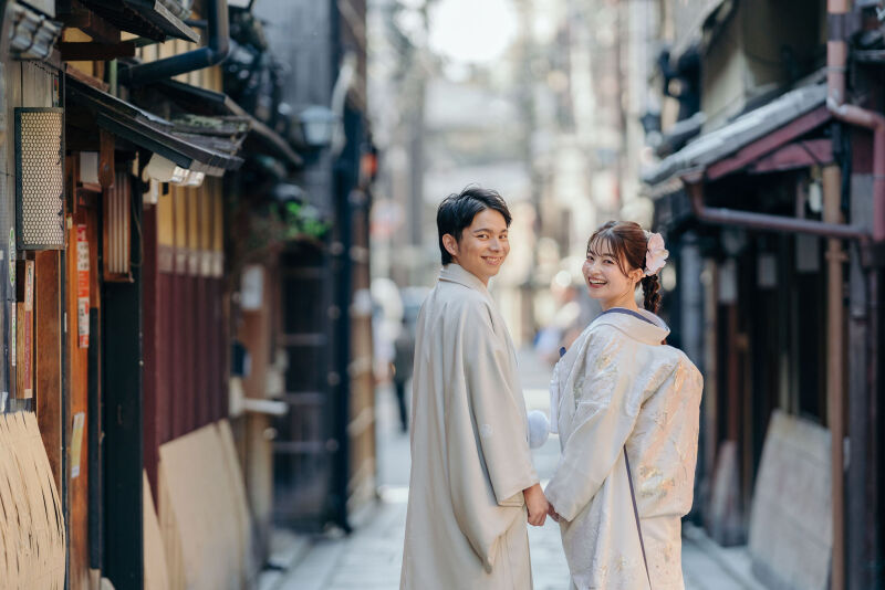 【暑い夏!6~9月限定】京町家&祇園少し和装2着プラン|白無垢と色打掛が着用できる