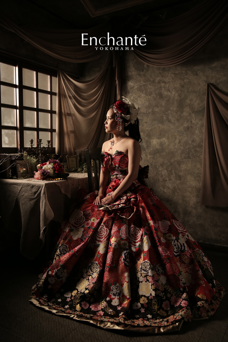 和を意識した個性派ドレス