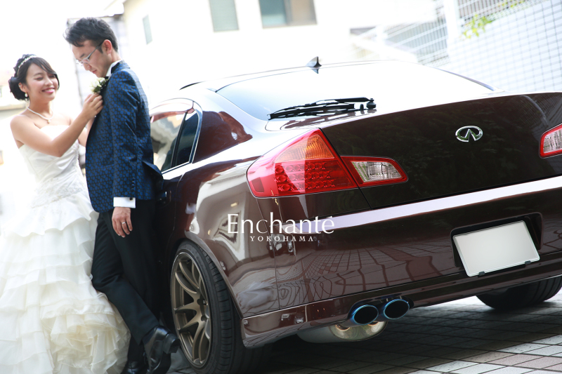 愛車と一緒にドレスでフォトウェディング