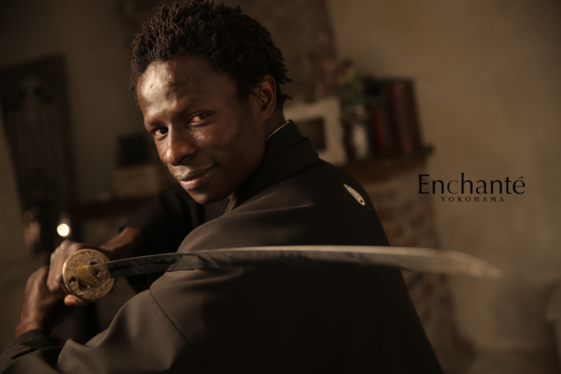 日本刀が絵になります。