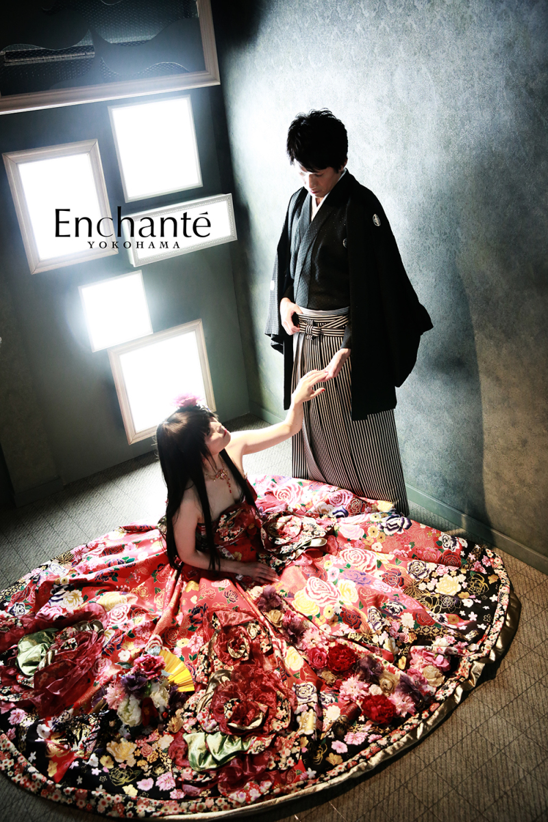 手を取り合うお二人