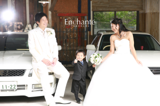 愛車と一緒にフォトウェディング