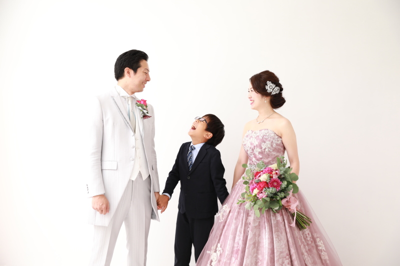 ３人で手つなぎ