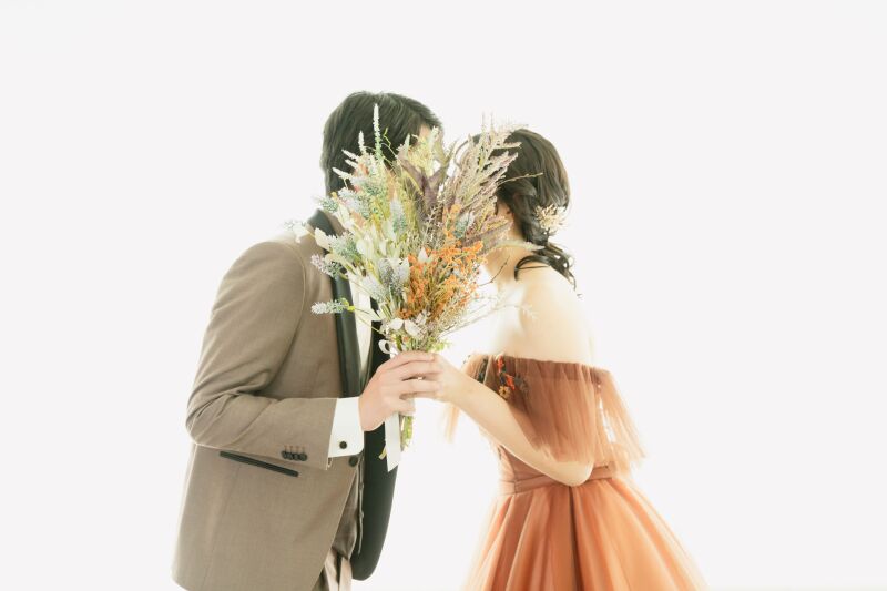 ブーケでお顔を隠して♡