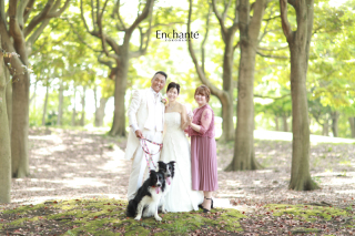 ワンちゃんと一緒に緑豊かな公園でのフォトウェディング！