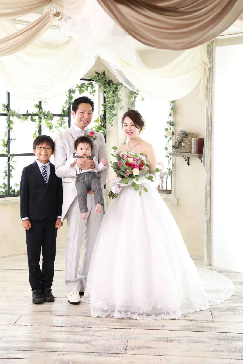 お子様とドレス２着のフォトウェディング