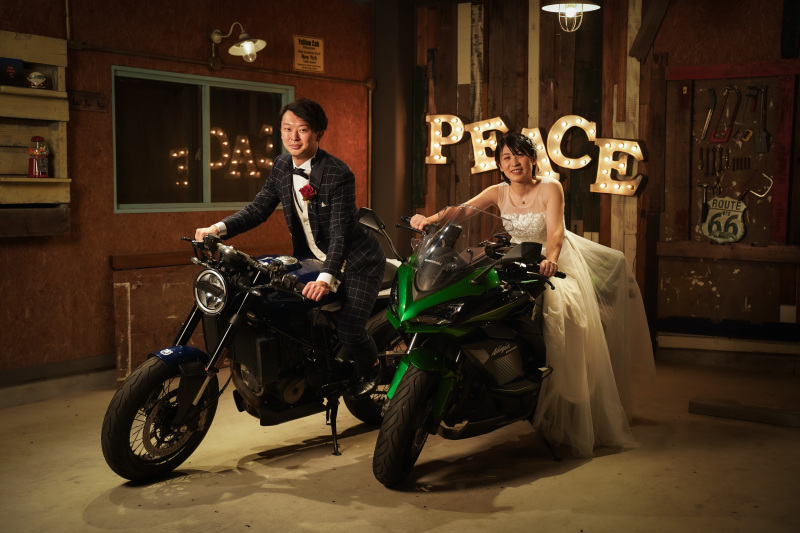 【ガレージ撮影】バイク好きなおふたりのブライダルフォト