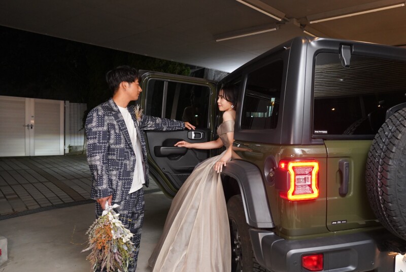 車からのエスコート風ショット