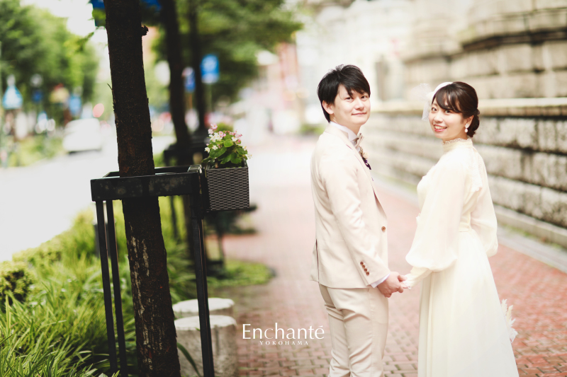 手をつないでバックショット