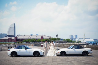 赤レンガ倉庫で、愛車と一緒にフォトウェディング