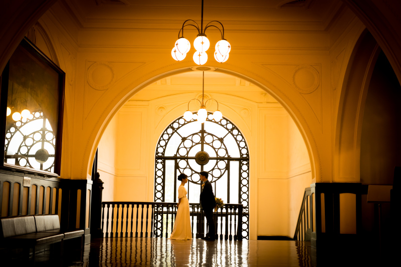 お洒落な照明と窓枠