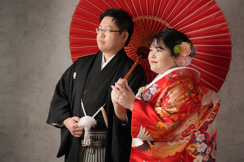 グレーの背景で