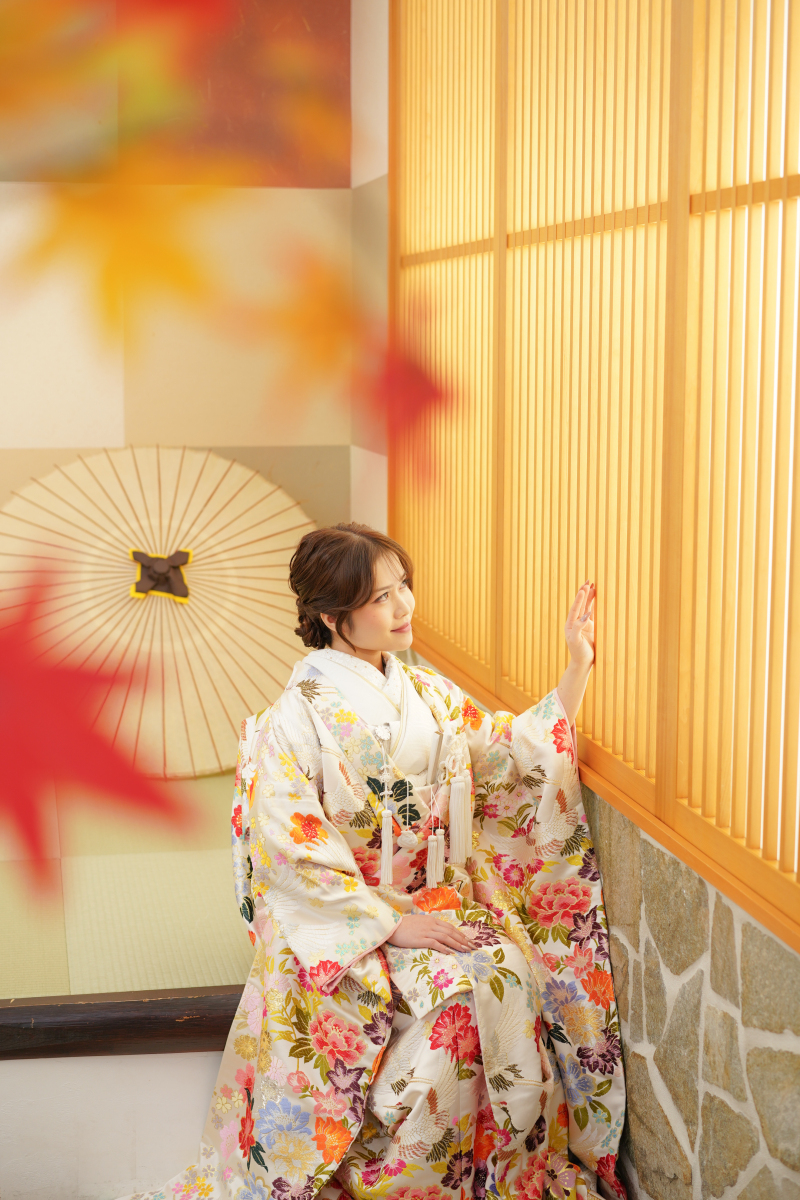 紅葉の隙間からそっと覗く、穏やかなひととき