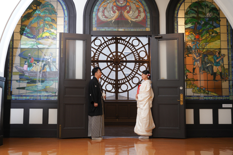 物語を紡ぐステンドグラス