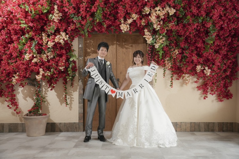 まずはウェディングドレスから