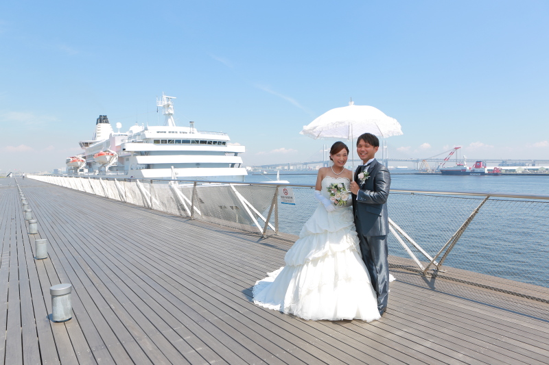 青い空、青い海をバックに