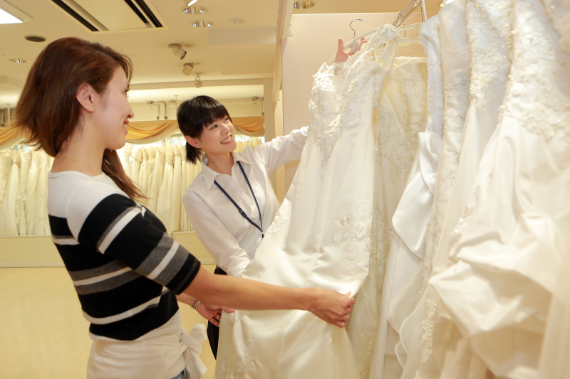 試着が一番楽しい！？ドレス選び♪