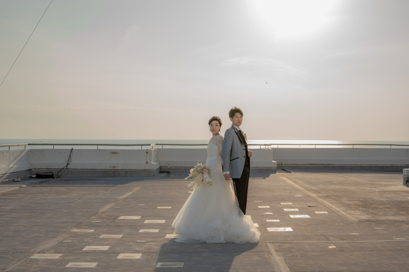 沈みゆくお日様をバックに