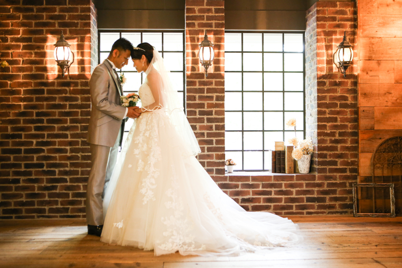 シックな背景での1枚