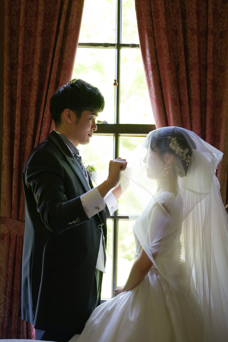 ベールの向こうに