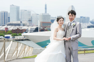 「ヨコハマの風」を感じる笑顔と、 「スタジオの光」に包まれて