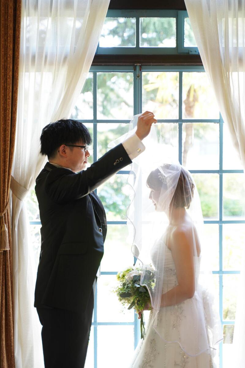 ベールの向こうに